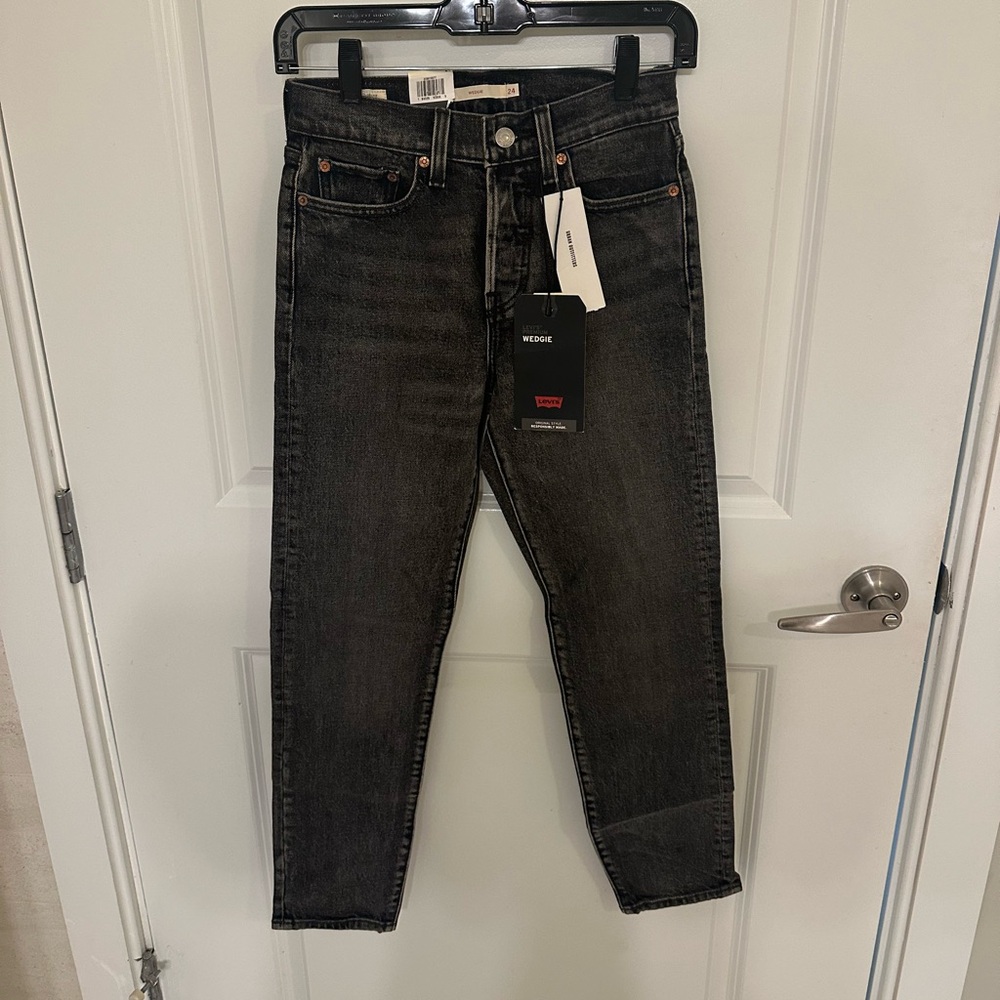 Levi’s Wedgie Fit Jeans. Size 24.